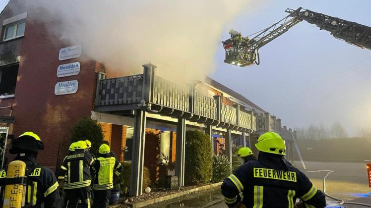 Feuer in Papenburg: Bewohner werden über Balkon gerettet | NOZ