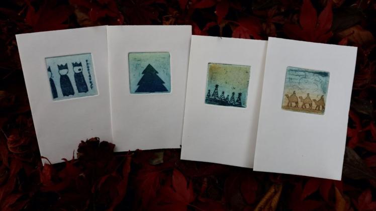 Verschiedene Aquatinta-Radierungen zieren die Weihnachtskarten, die der Lions Club Bersenbrücker Land für den guten Zweck verkauft.