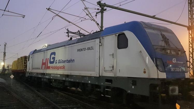 Zu einem Zwischenfall mit einer Hybrid-Lokomotive kam es am Donnerstagmorgen im Seehafen Wismar.