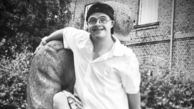 Am 1. Dezember feiert Marcel seien 30. Geburtstag – und soll nun mit vielen Postkarten überrascht werden. Am 1. Dezember feiert Marcel seien 30. Geburtstag – und soll nun mit vielen Postkarten überrascht werden.