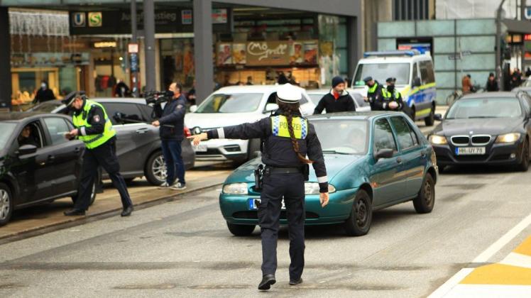 Die Frau geriet in eine Verkehrskontrolle. (Symbolbild)