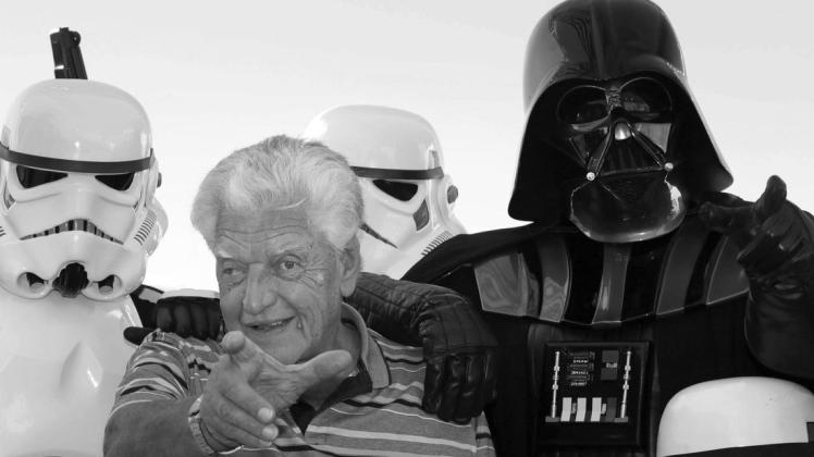 David Prowse verkörperte Darth Vader in der ersten Trilogie.