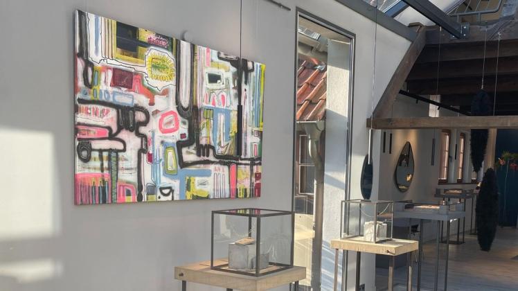 Kunst von Merle Lembeck und Schmuck von Kristina Schuhmacher können derzeit an der Mühlenstraße in Bramsche besichtigt werden. Kunst von Merle Lembeck und Schmuck von Kristina Schuhmacher können derzeit an der Mühlenstraße in Bramsche besichtigt werden.