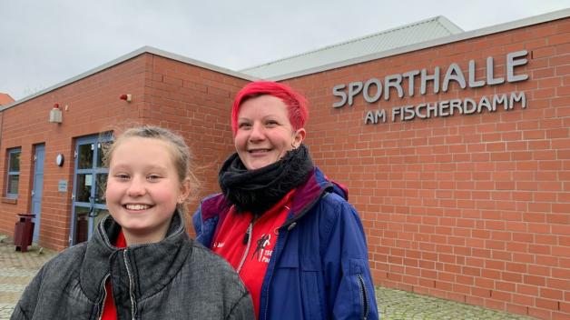 Hofft, bald wieder mit ihren Vereinskameradinnen trainieren zu können: Fenja Gerlach. Ihre Mama Susann Möller engagiert sich ebenfalls im Verein.