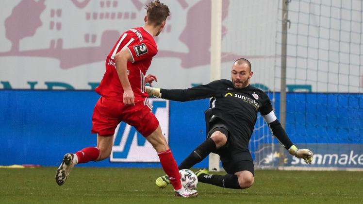 Gegen Bayern hatte Hansa-Keeper Markus Kolke einen ruhigen Nachmittag. Das dürfte sich gegen Türkgücü mit Top-Stürmer Petar Sliskovic aber ändern. Gegen Bayern hatte Hansa-Keeper Markus Kolke einen ruhigen Nachmittag. Das dürfte sich gegen Türkgücü mit Top-Stürmer Petar Sliskovic aber ändern.