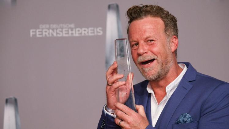 Für seine TV-Formate erhielt Jenke von Wilmsdorff 2019 den Deutschen Fernsehpreis. Für seine TV-Formate erhielt Jenke von Wilmsdorff 2019 den Deutschen Fernsehpreis.