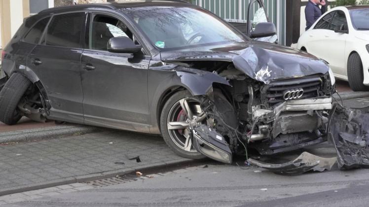 Das Auto, das bei dem Unfall auf der Bremer Straße in Bohmte zuerst angefahren wurde, drehte sich und schleuderte gegen einen Vordermann.