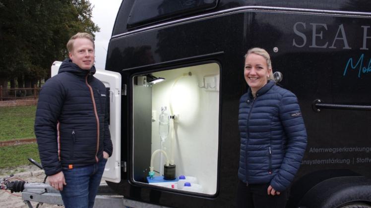 Die mobile Inhalationsbox für Pferde haben Dennis und Jessica Grüter gebaut.