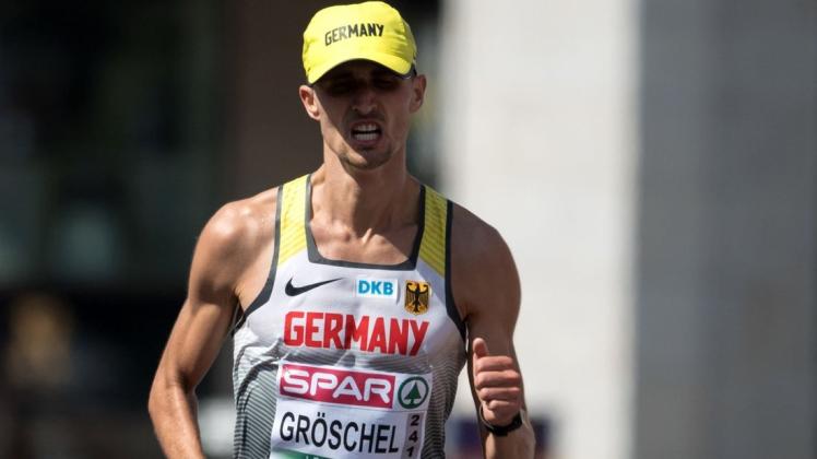 Im Pech in Valencia: Tom Gröschel konnte den Marathon nicht beenden und verpasste damit im ersten Anlauf die Olympia-Norm. Im Pech in Valencia: Tom Gröschel konnte den Marathon nicht beenden und verpasste damit im ersten Anlauf die Olympia-Norm.