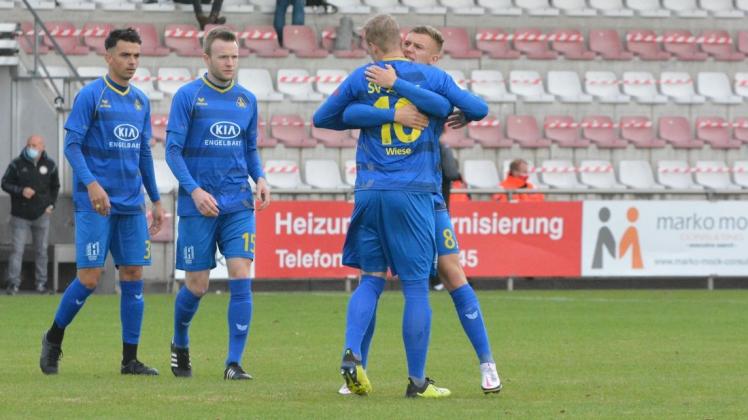 Kostadin Velkov, Julian Harings, Jan-Niklas Wiese und Tom Schmidt (von links) haben mit dem  SV Atlas Delmenhorst in der Fußball-Regionalliga zusammen mit Altona 93 die wenigsten Spiele aller Teams absolviert.