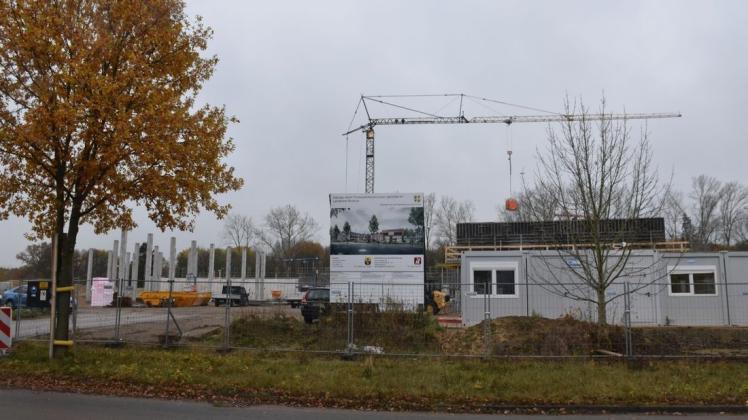 Im Gewerbegebiet Beselin entsteht bis Ende 2021 die neue Feuerwehrtechnische Zentrale des Landkreises Rostock. Im Gewerbegebiet Beselin entsteht bis Ende 2021 die neue Feuerwehrtechnische Zentrale des Landkreises Rostock.
