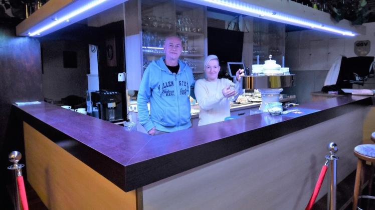 Silvio und Anja Voigt planen trotz Corona mit Zuversicht das Jahr 2021 und nutzen den derzeitigen Lockdown für Renovierungsarbeiten. Beide hoffen bald wieder für ihre Gäste das ein oder andere Bier zapfen zu können.