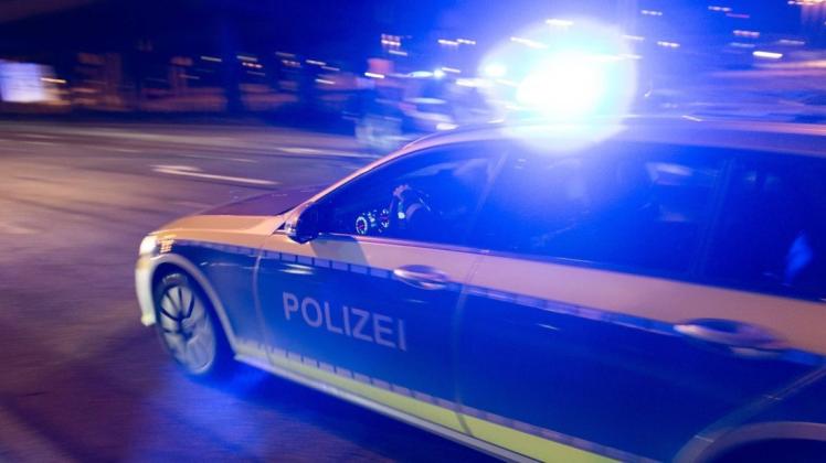 Ein betrunkener Autofahrer ist in der Nacht zu Mittwoch in Delmenhorst vor der Polizei geflüchtet.