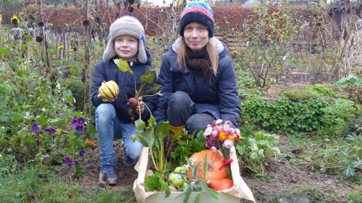 Gemüse aus dem eigenen Garten ist für Jakob und Julia Menninghaus nicht nur eine Gaumenfreude, sondern auch ein Beitrag zum Klimaschutz. Gemüse aus dem eigenen Garten ist für Jakob und Julia Menninghaus nicht nur eine Gaumenfreude, sondern auch ein Beitrag zum Klimaschutz.