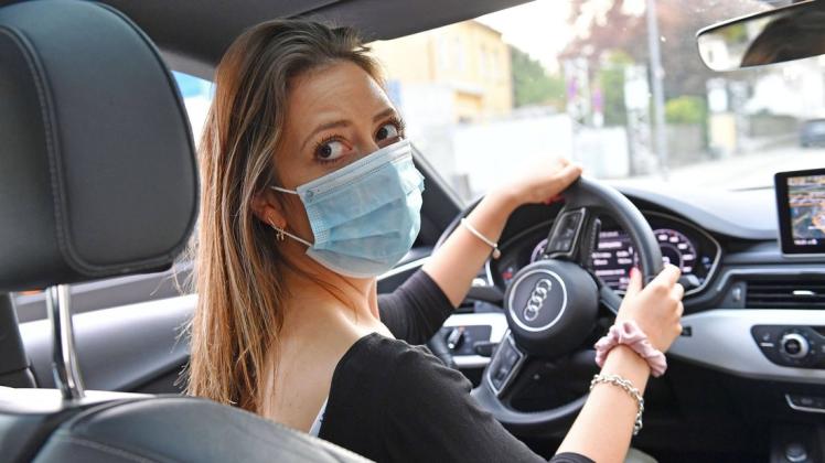 Ab einer 7-Tage-Inzidenz von über 100 wird eine Maskenpflicht im Auto vorgeschlagen.