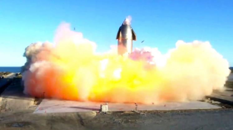 Bei der Landung geht die SpaceX-Rakete in Flammen auf. Trotzdem sei der Test eine Erfolg gewesen, so das Unternehmen.
