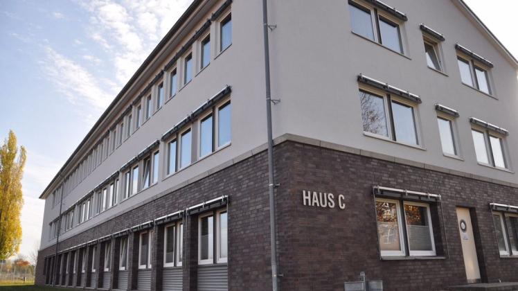 Das Gesundheitsamt in Ludwigslust wurde mit weiteren Mitarbeitern der Verwaltung verstärkt, um trotz gestiegener Neuansteckungen die Infektionsketten nachverfolgen zu können.