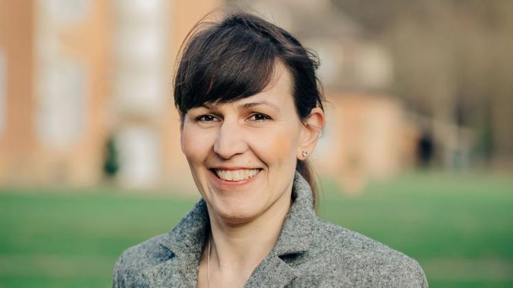 Silke Helbich aus Sögel will für die SPD in den Bundestag Silke Helbich aus Sögel hat während eines Praktikums bei der CDU-Bundestagsabgeordneten Gitta Connemann Gefallen an der Parlamentsarbeit gefunden - und will ihr jetzt für die SPD das Bundestagsmandat abjagen.