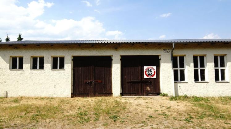 Marode, baufällig: Das Feuerwehrgerätehaus in Pirow. 2021 wird für die Kameraden ein neues Domizil gebaut.