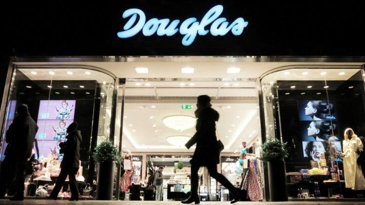Der Handelskonzern Douglas will trotz Lockdowns nicht komplett schließen.