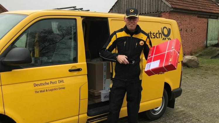 Bis zu 120 Pakete lädt Postbote Thorsten Wester aus Dohren in der Samtgemeinde Herzlake derzeit täglich in seinen Transporter.
