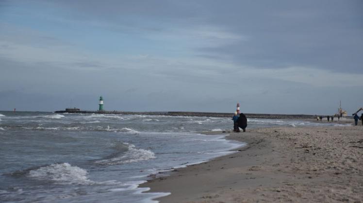 Ein Bebauungsplan für den Strand in Warnemünde soll mehr Planungssicherheit für Strandbetreiber bieten. Derzeit häng dieser jedoch wieder einmal in der Warteschleife.