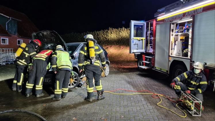 Ein Feuer in einem Auto bescherte der Feuerwehr Ankum am Samstagnachmittag einen Einsatz. Ein Feuer in einem Auto bescherte der Feuerwehr Ankum am Samstagnachmittag einen Einsatz.