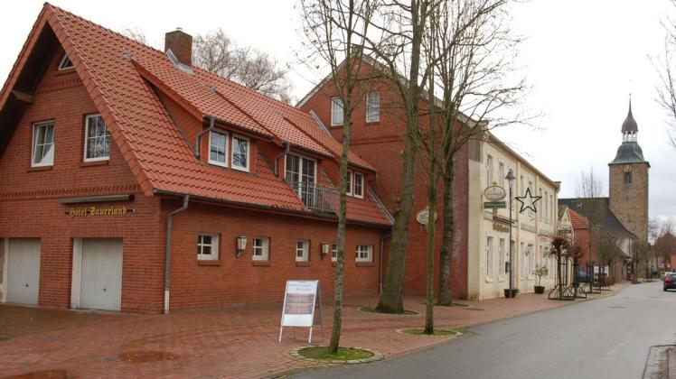 Die Gemeinde Alfhausen will das Hotel Sauerland in der Dorfmitte kaufen.