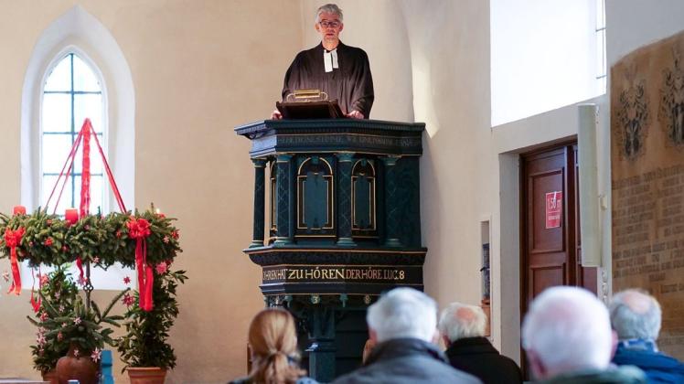 Pastor Stephan Meyer-Schürg stellte die Suche nach Gott in den Vordergrund seines Gottesdienstes in der St. Laurentius-Kirche in Hasbergen.