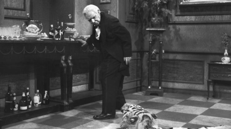 Kult und corona-konform: Freddie Frinton als Diener James im beliebten TV-Sketch "Dinner for One oder der 90. Geburtstag".
