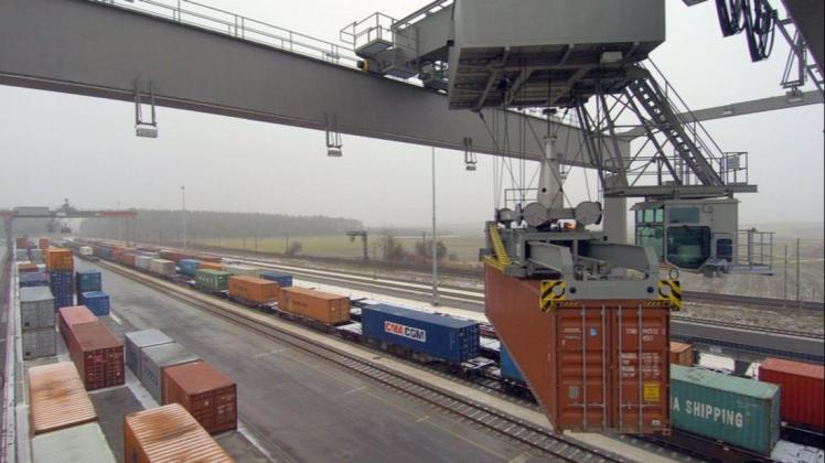 Der Anteil des Güterverkehrs auf der Schiene ist noch ausbaufähig. Der Anteil des Güterverkehrs auf der Schiene ist noch ausbaufähig.