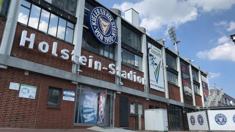 Traditionsreiche Fassade: Das Holstein-Stadion soll  durch einen Neubau ersetzt werden.