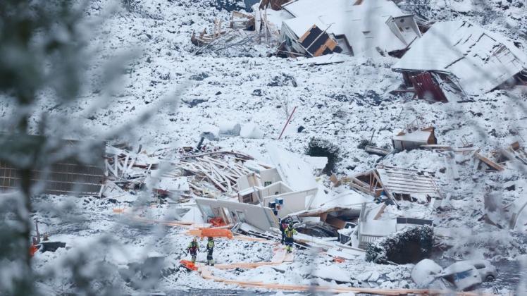 Vier Tage nach dem Erdrutsch haben die Rettungskräfte eine fünfte Leiche im Unglücksgebiet gefunden.