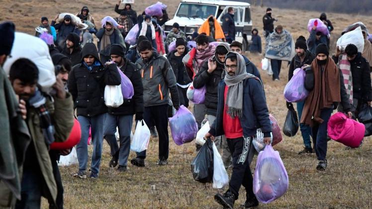 CDU-Politiker Friedrich Merz will keine Flüchtlinge aus Lagern in Griechenland oder Bosnien in Deutschland aufnehmen.