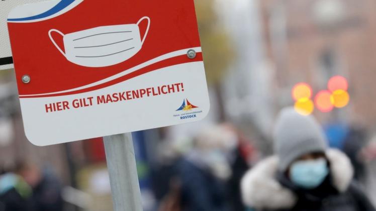 Ab dem 5. Januar muss die Maske in Teilen der Rostocker Innenstadt und in Warnemünde auch im Freien ganztags getragen werden.