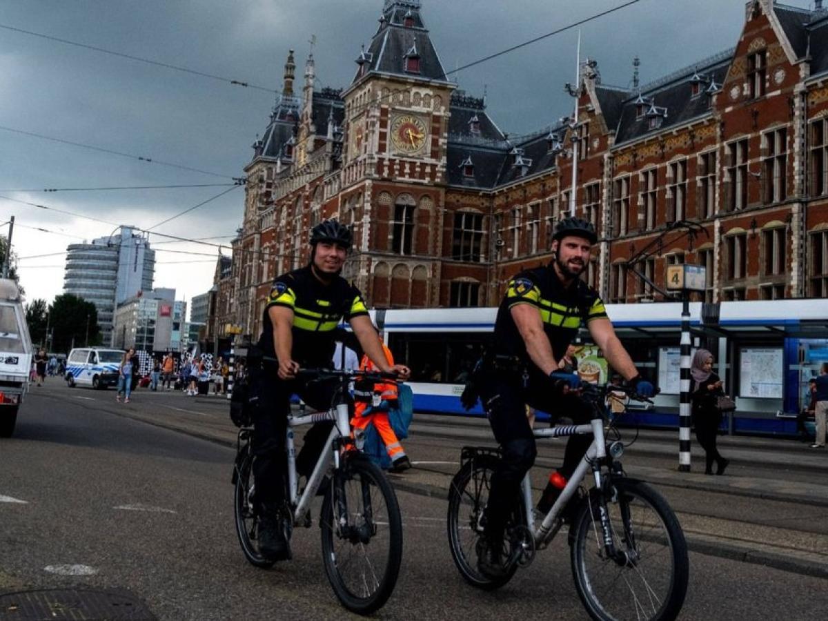 Niederlande: Polizei bekommt Blaulicht fürs Fahrrad - DER SPIEGEL