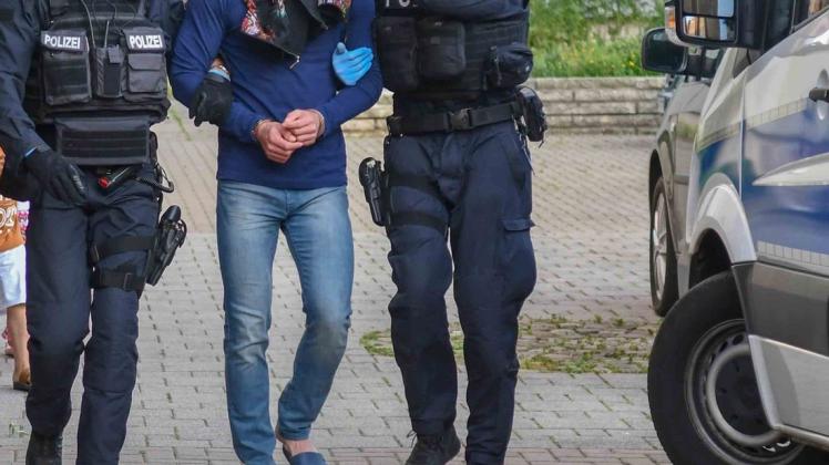 Spezialeinsatzkräfte haben am Mittwoch einen als Intensivtäter eingestuften Mann in Bremen-Vegesack festgenommen.