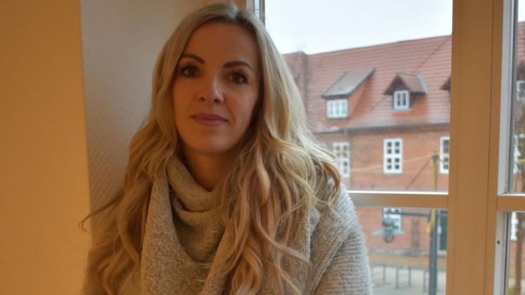Die Entscheidung, ihr Nagelstudio für immer zu schließen, ist Mila Oetzel nicht leicht gefallen. Doch die Existenzängste der zweifachen Mutter wurden aufgrund der anhaltenden Corona-Krise immer größer. Die Entscheidung, ihr Nagelstudio für immer zu schließen, ist Mila Oetzel nicht leicht gefallen. Doch die Existenzängste der zweifachen Mutter wurden aufgrund der anhaltenden Corona-Krise immer größer.