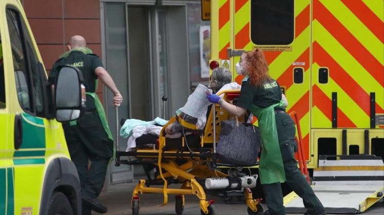 Nach der Ausrufung des Katastrophenfalls in London wegen der hohen Auslastung der Krankenhäuser wird mit einer weiteren Verschärfung der Situation gerechnet.