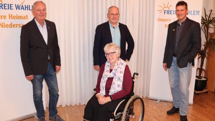 Aus dem neuen Vorstand der Freien Wähler Ganderkesee wollen Wilfried Samtleben (links) und Volker Schmidt (rechts) wieder für den Rat kandidieren. Ob sich auch Elke Bothe (Schriftführerin) und der Vorsitzende Kurt Hoffmann auf die Liste für die Kommunalwahl setzen lassen, ließen die Freien Wähler bislang noch offen (Archivfoto). Aus dem neuen Vorstand der Freien Wähler Ganderkesee wollen Wilfried Samtleben (links) und Volker Schmidt (rechts) wieder für den Rat kandidieren. Ob sich auch Elke Bothe (Schriftführerin) und der Vorsitzende Kurt Hoffmann auf die Liste für die Kommunalwahl setzen lassen, ließen die Freien Wähler bislang noch offen (Archivfoto).
