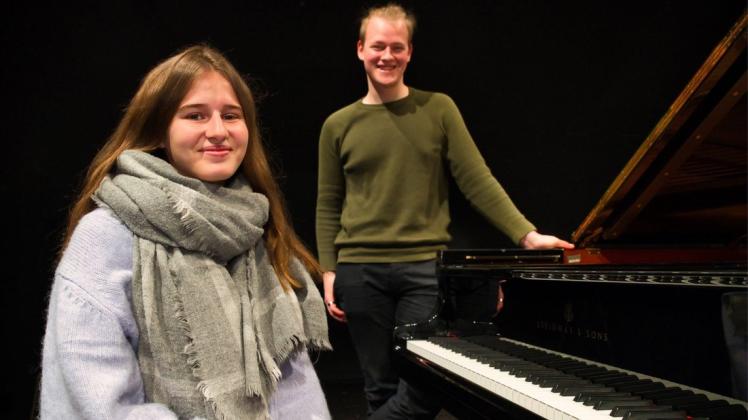 In der Konzertreihe HMT on Air spielen Oksana Goretska und Leopold Brunner für ihr Publikum, das den Livestream aus aller Welt verfolgen kann.