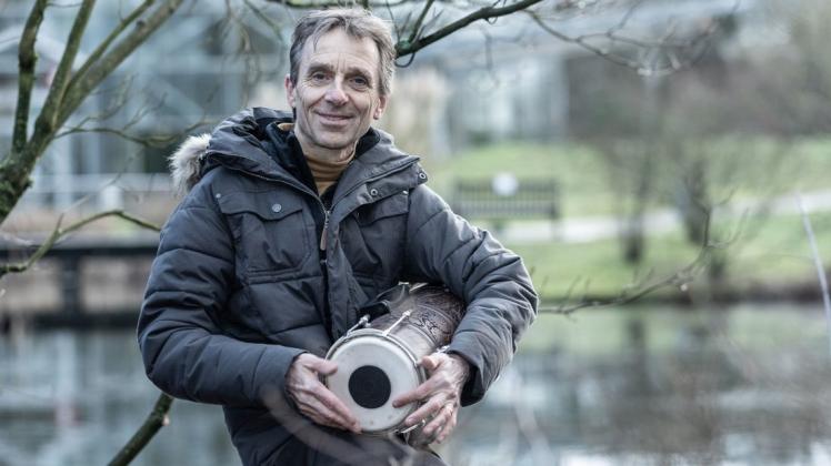 Sonnige Musik für düstere Tage: Joachim Raffel hat mit finanzieller Unterstützung des städtischen "Kulturkompass"-Programms ein Soloalbum aufgenommen.
