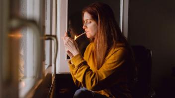 Die Zwangshandlungen der Studienteilnehmer reduzierten sich nach dem Rauchen von Cannabis durchschnittlich um 60 Prozent, Zwangsgedanken und Ängste je um die Hälfte.