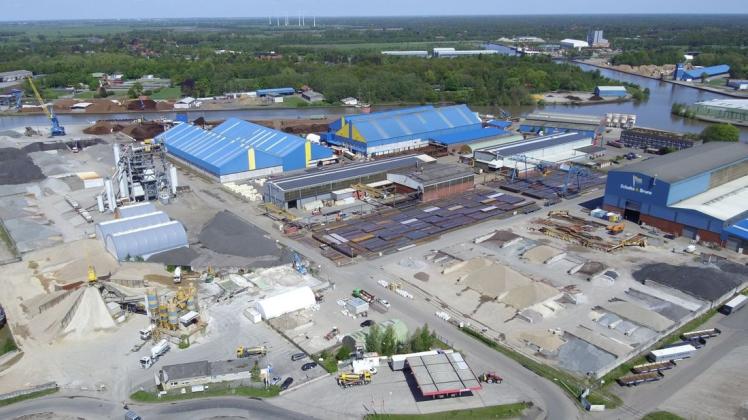 Im Papenburger Hafen investiert die Klasmann-Deilmann-Gruppe zehn Millionen Euro in eine neue Substratfabrik und kooperiert dabei mit Schulte & Bruns.
