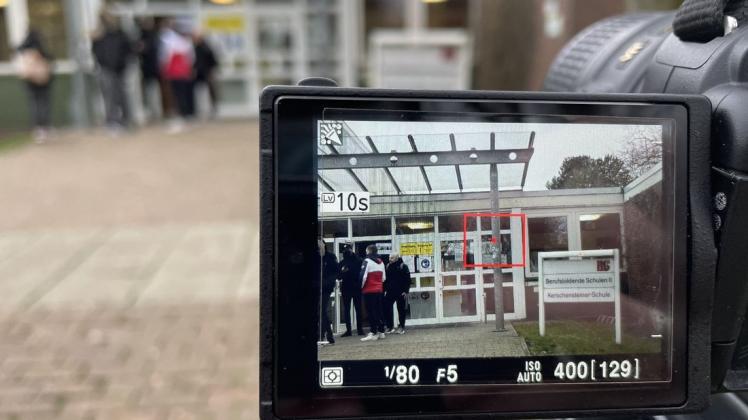 Auch wenn eine Präsenzveranstaltung mit gut gefüllter Aula nicht möglich ist, will die BBS II nicht darauf verzichten, über ihr Bildungsangebot zu informieren. Auch wenn eine Präsenzveranstaltung mit gut gefüllter Aula nicht möglich ist, will die BBS II nicht darauf verzichten, über ihr Bildungsangebot zu informieren.