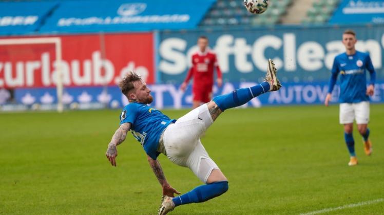 Stets voll bei der Sache: Jan Löhmannsröben überzeugt mit viel Herz und Einsatz auf dem Platz. Am Sonnabend beim Auswärtsspiel in Duisburg will der 29-Jährige mit dem FC Hansa einen guten Start in die Rückrunde der 3. Liga hinlegen.