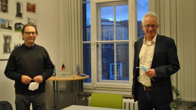 Zwei, die sich verstehen: Oberbürgermeister Axel Jahnz (rechts) und Krisenstabsleiter Rudolf Mattern arbeiten derzeit besonders eng zusammen.