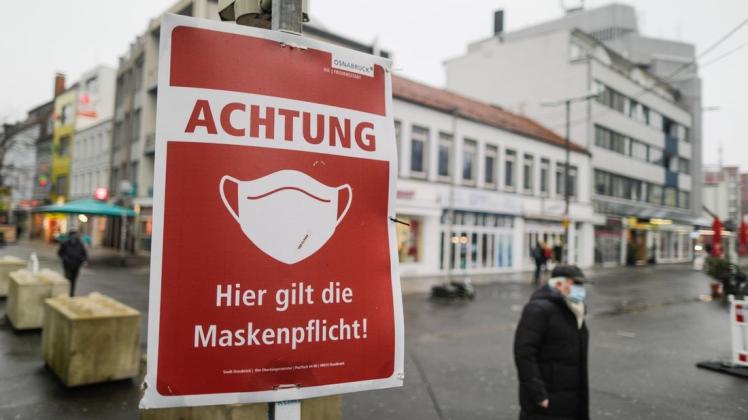 In Osnabrücks City gilt in weiten Teilen eine Maskenpflicht. Schilder weisen darauf hin. Wer die Pflicht missachtet, riskiert – neben der Gefährdung anderer – ein Verfahren wegen einer Ordnungswidrigkeit.