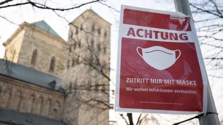 Präsenzgottesdienste sind mit Einschränkungen noch erlaubt, wie auch im Osnabrücker Dom (Foto). Manche Kirchen haben sich aber dazu entschieden, diese während des Lockdowns abzusagen.