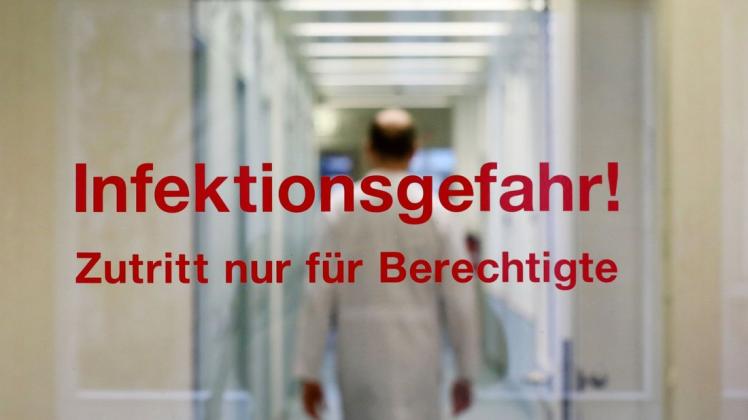 Laut Unimedizin wurden mit dem Südstadtklinikum in Rostock und dem Krankenhaus in Wismar Absprachen über die Aufnahme von neuen Patienten getroffen. Dringende Notfälle würden aber auch weiterhin an der Unimedizin behandelt.